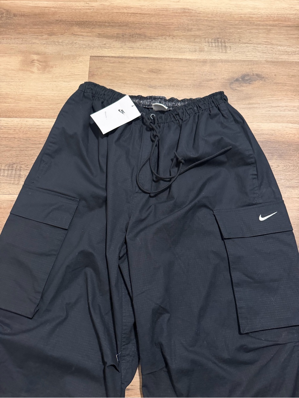 NWT Nike woven Cargo Parachute Ripstop Pants Womens Size Medium Black - Picture 3 of 10